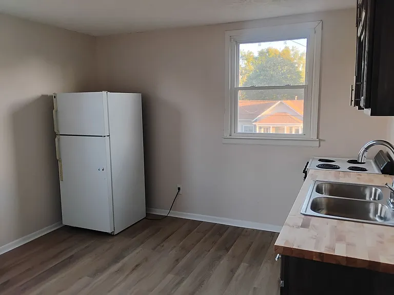 229 W Pennsylvania St — Photo 3