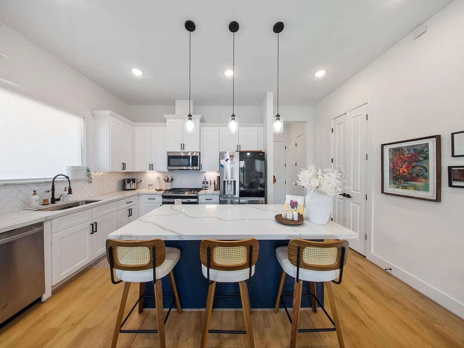 3 bed, 3.5 bath, 1755 sqft, $2,500 — Photo 4