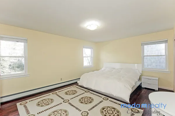 Rented by Moda Realty | media 33