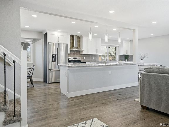 2nd image of 1148 W Hinsdale Drive