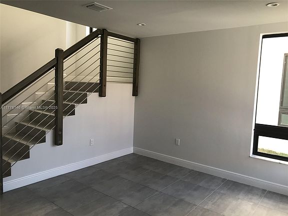 4th image of 4384-4400 E 10th Ave