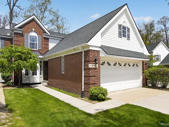 606 Shady Maple Dr, Wixom, MI 48393
