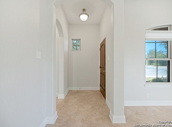 5th image of 2207 Pecan Villa