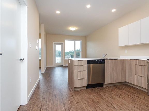 4th image of 1085 Goldstream Ave #965112