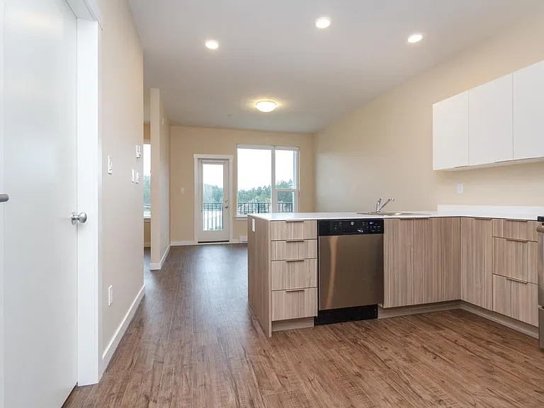 1085 Goldstream Ave — Photo 17