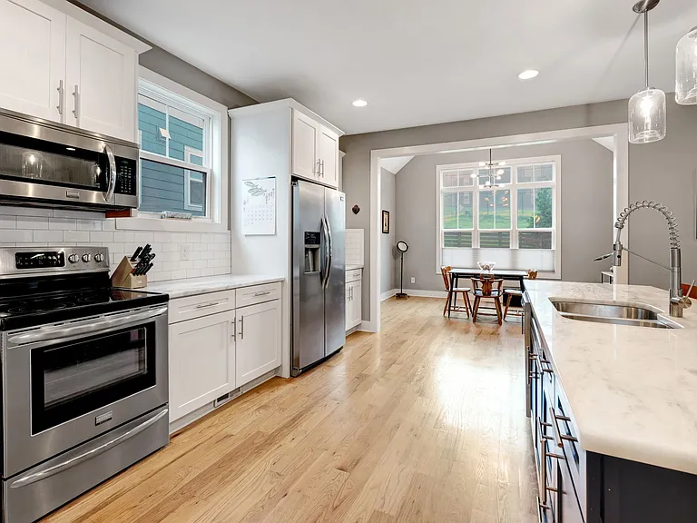 2038 Straightway Ave — Photo 25