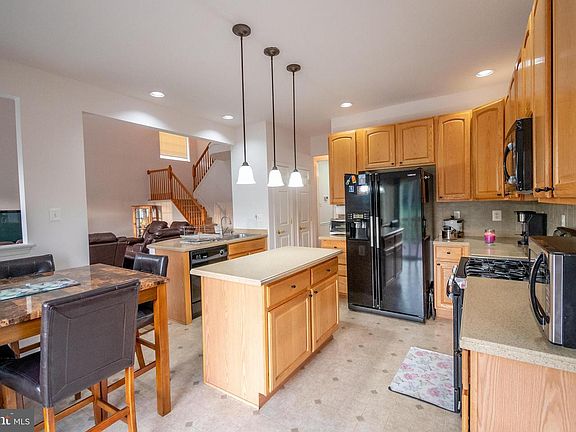 3rd image of 723 Thyme Dr