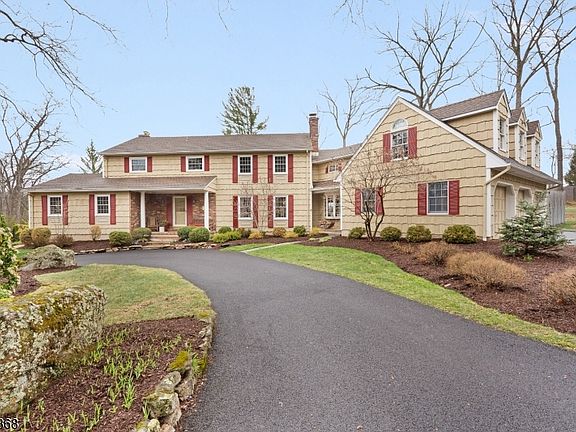 2nd image of 10 Turtleback Rd