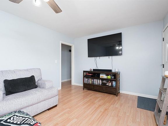 5th image of 3141 Allen St