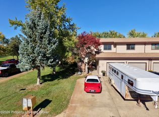 694 19th St W, Dickinson, ND 58601