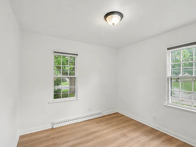 114 Eastlawn Dr — Photo 8