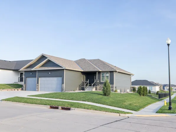 6800 Brookside Dr, Sioux City, IA 51106