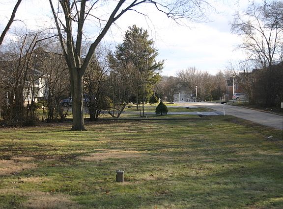 3rd image of 25W033 Marion Ave