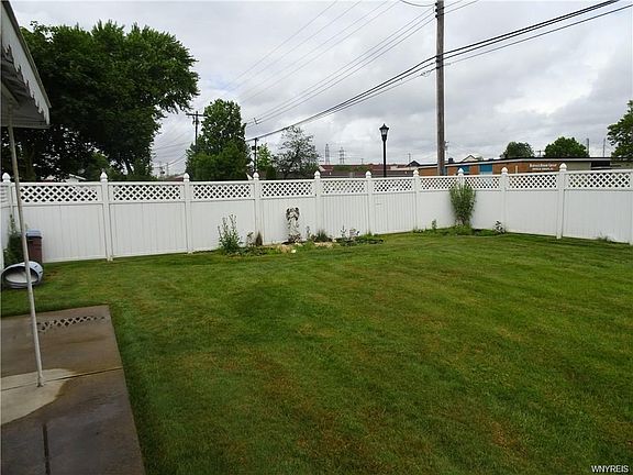3rd image of 373 Evergreen Dr