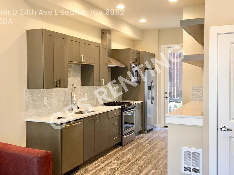 221 24th Ave E #D — Photo 3