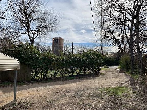 3rd image of 211 E Sherman Dr