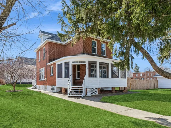 300 1st St, Roscoe, MN 56371