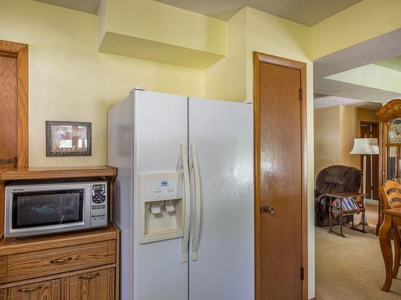 4th image of 6021 N Rosewood Dr