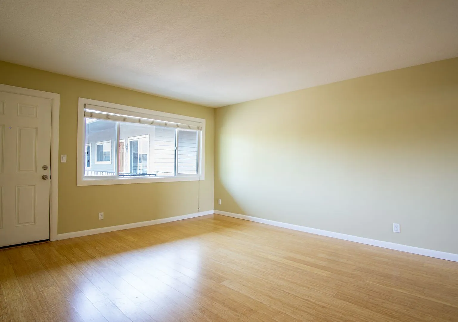 Get 1 Month FREE+ Apps are on US! Top-Floor 2-Bedroom with Bamboo Flooring + Off-Street Parking! — Photo 3
