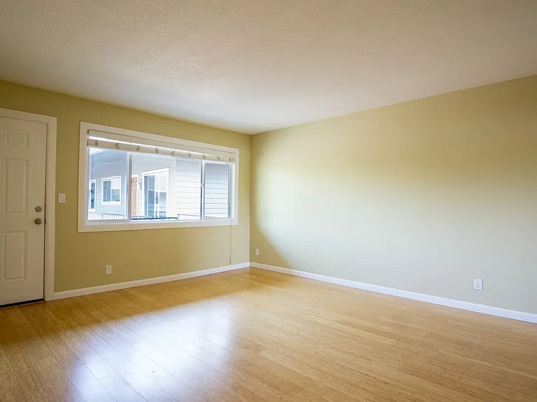 Get 1 Month FREE! Top-Floor 2-Bedroom with Bamboo Flooring + Off-Street Parking! — Photo 3