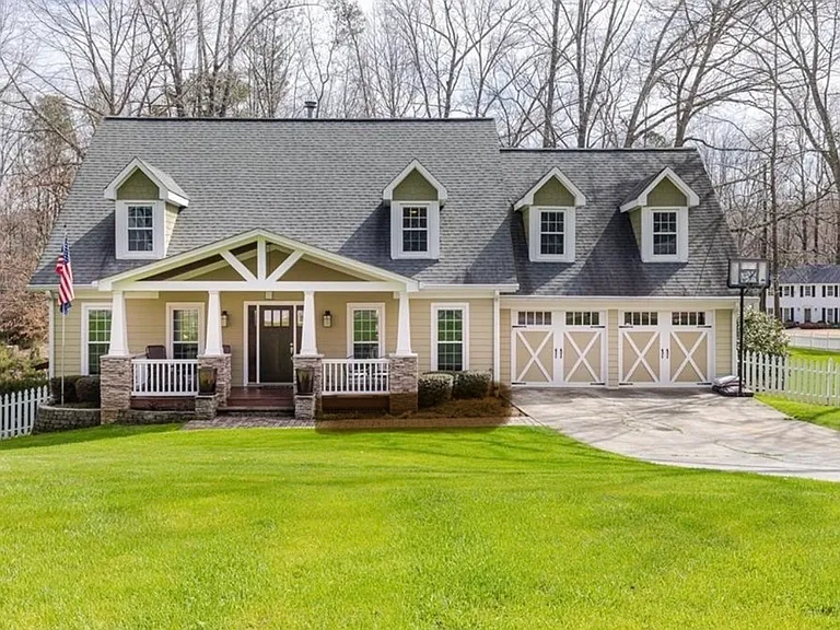 60 Brookcrest Dr — Photo 1