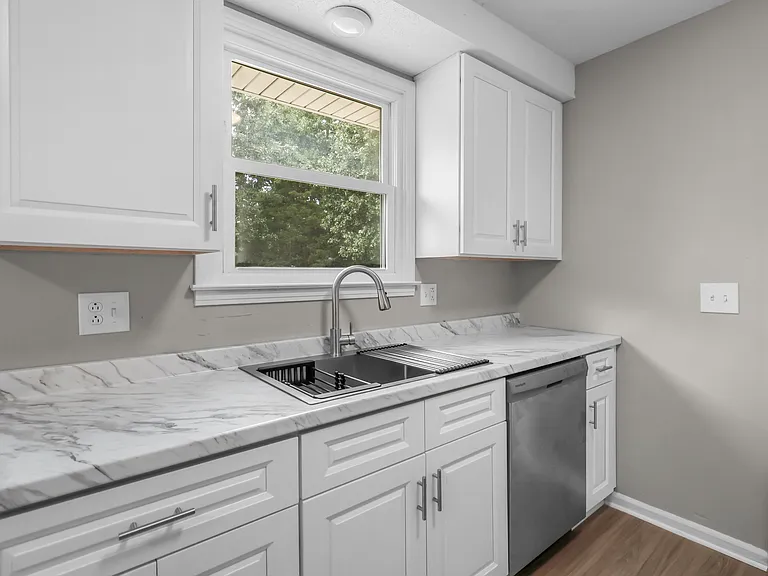 931 Poppy Dr — Photo 13