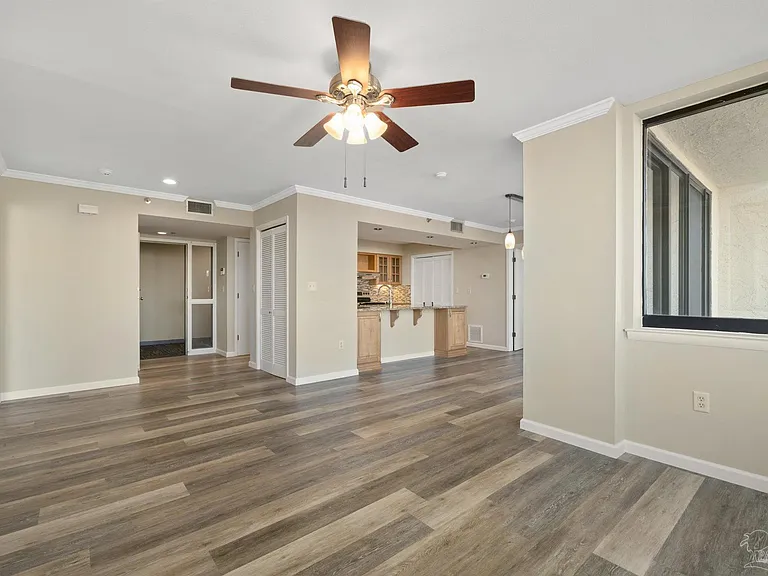 402 Port Royal Way — Photo 8