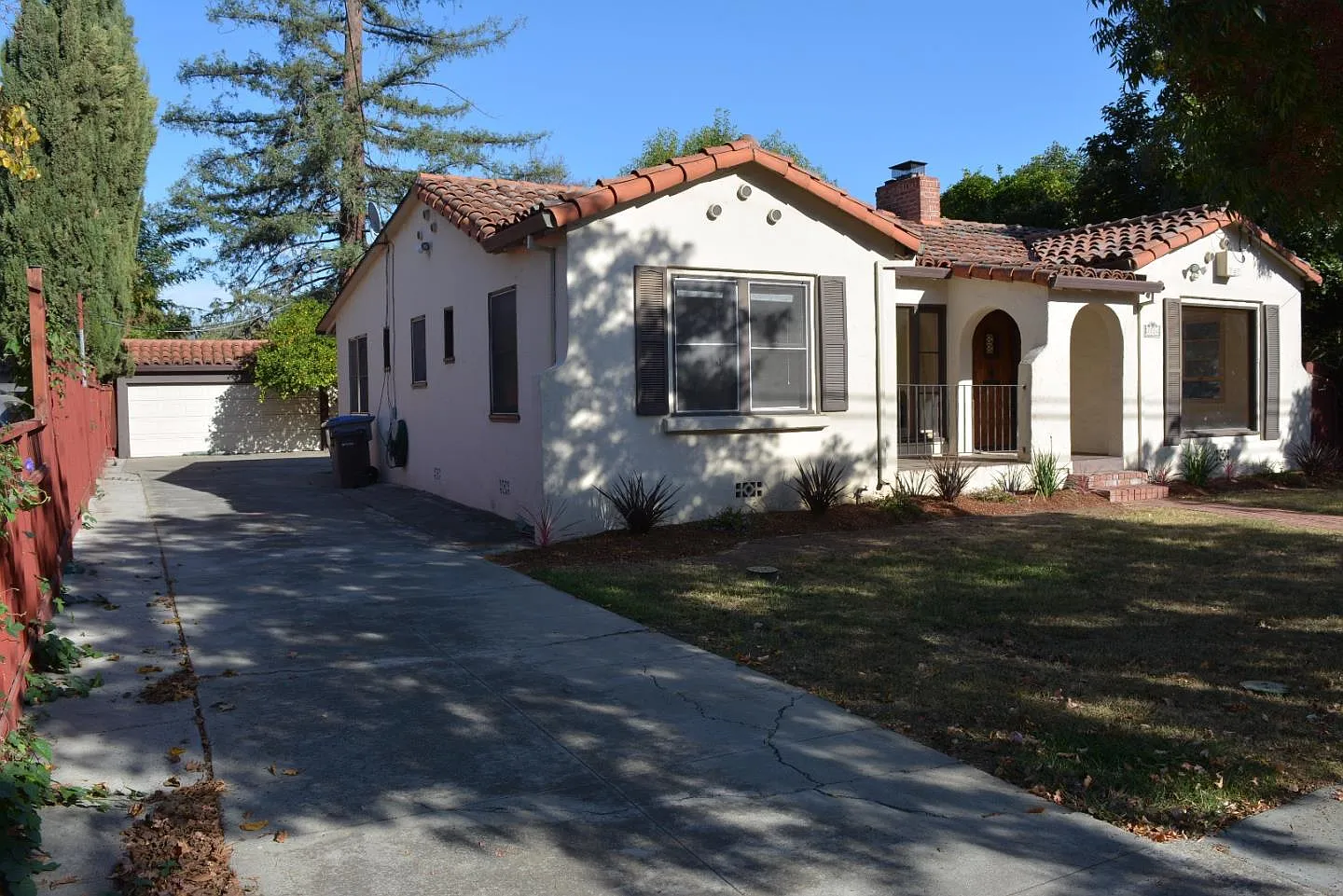 2226 Coastland Ave photo 1