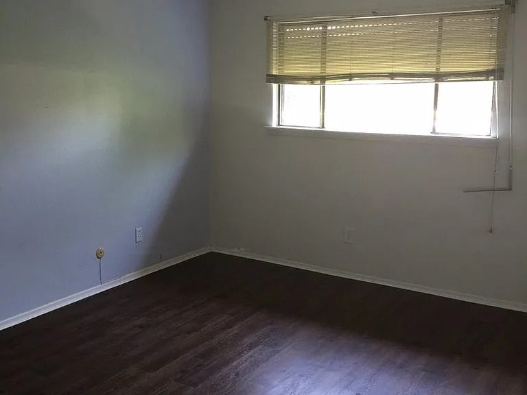 7056 N Holiday Dr — Photo 11