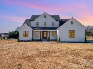 1085 Rolling Meadows Dr, Mooresville, NC 28115