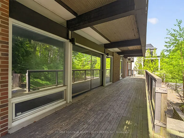 21 Tudor Gate — Photo 30