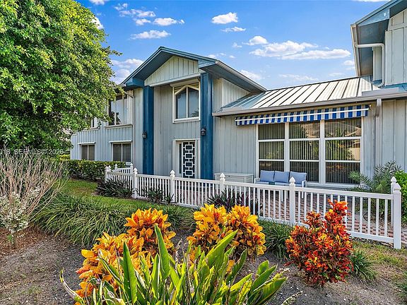 3rd image of 219 Colony Rd