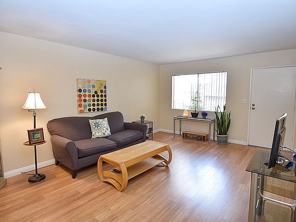 3rd image of 829 E Acacia Ave APT D