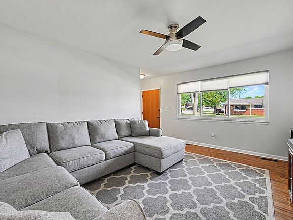 3rd image of 6506 Chirrewa St
