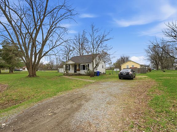 3rd image of 703 McCurdy Rd