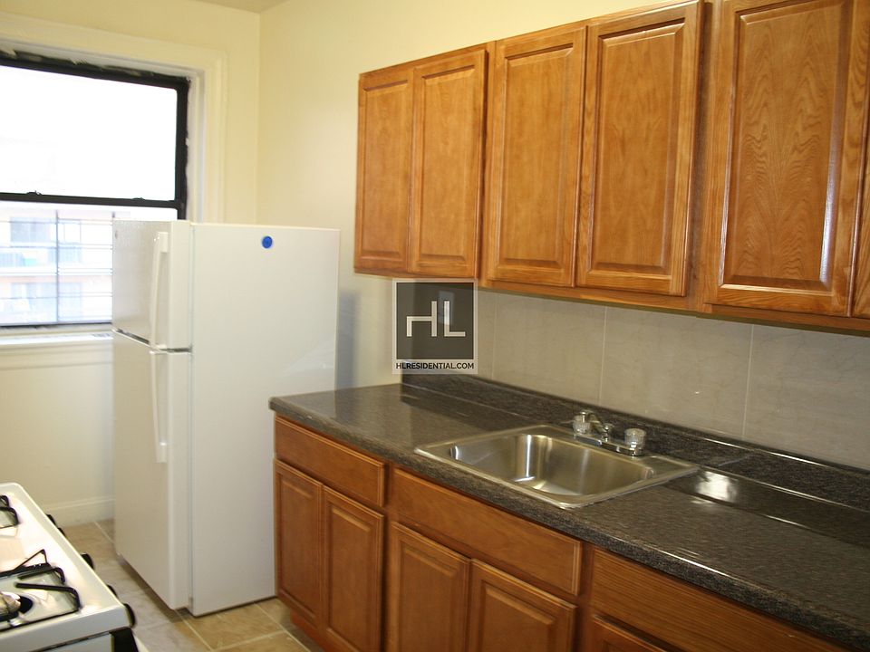 1st image of 14715 Northern Blvd APT 6L