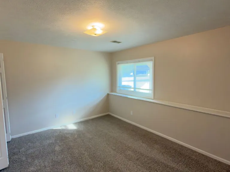 4441 Hillrise Ct NE — Photo 17