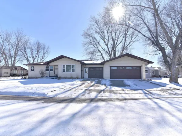 702 21st Ave N, Estherville, IA 51334