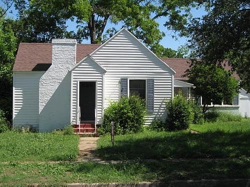 1st image of 302 W Pecan St