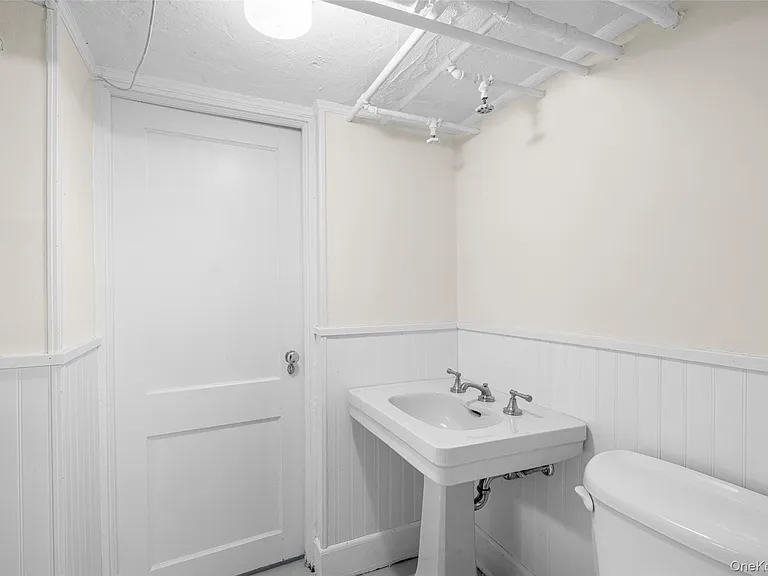22 Verdun Ave — Photo 23