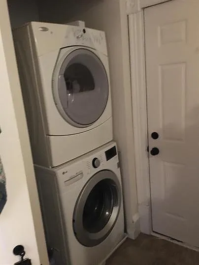 Private free washer and dryer in the unit - 1908 Jackson St NE #1