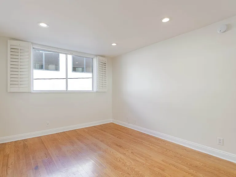 14141 Dickens St #211 — Photo 14