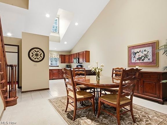 5th image of 30 Greystone #14B