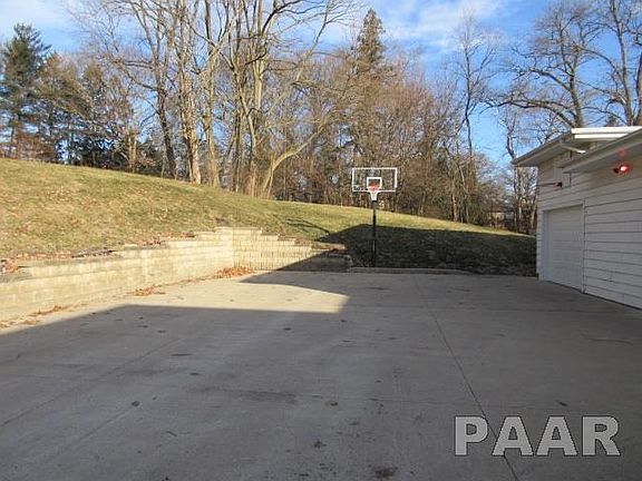 3rd image of 2325 E Grandview Ave
