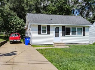 2320 Fruitland Blvd SW, Cedar Rapids, IA 52404