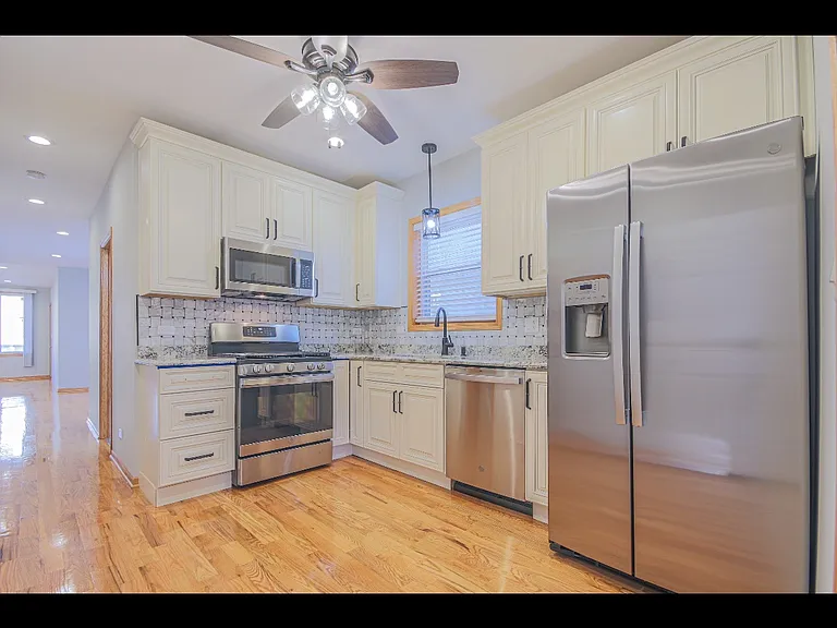 912 N Wood St #1 — Photo 8