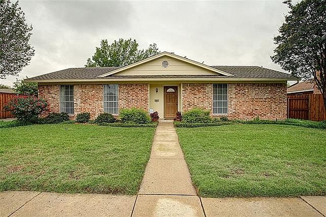 1st image of 2901 Village Crest Cir