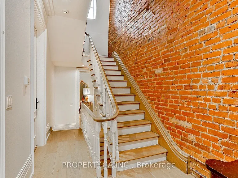 38 Beaconsfield Ave #MAIN HOUSE — Photo 24
