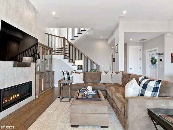 4th image of 2508 N Greenview Ave #3