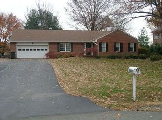 4033 Goss Rd, Fairfax, VA 22032